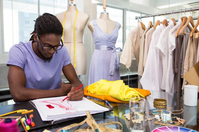 认真的服装设计师