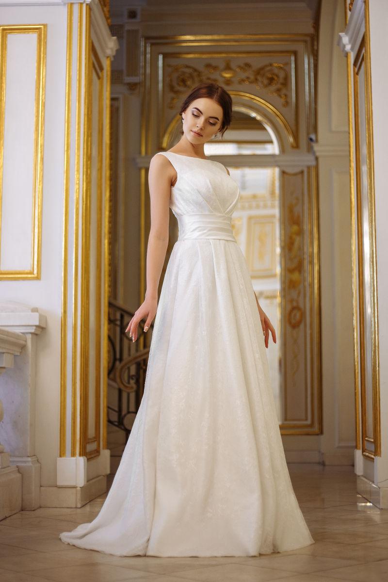 美丽的年轻新娘