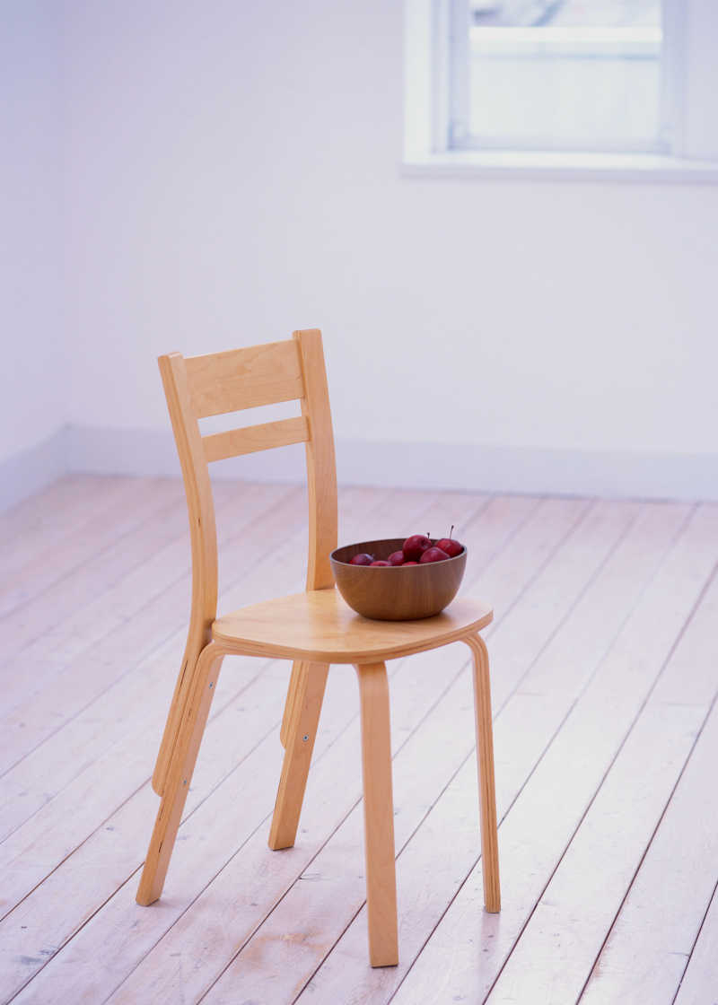 房间里的木椅子