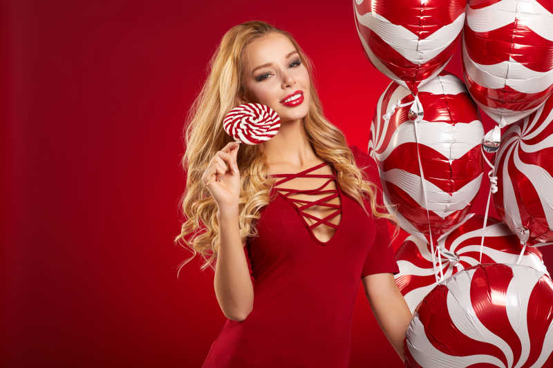 穿着红色衣服的美女