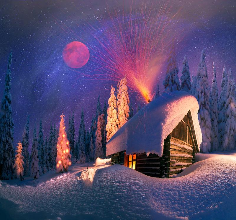 满月下的圣诞在喀尔巴阡山脉