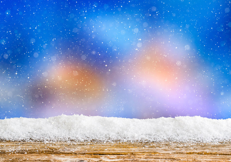 蓝色背景下飘落的雪花