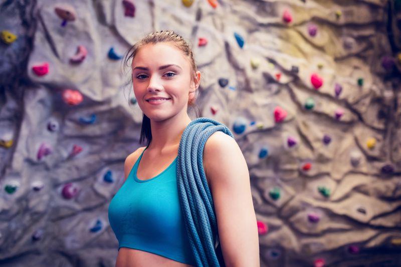 热爱攀岩的白种人