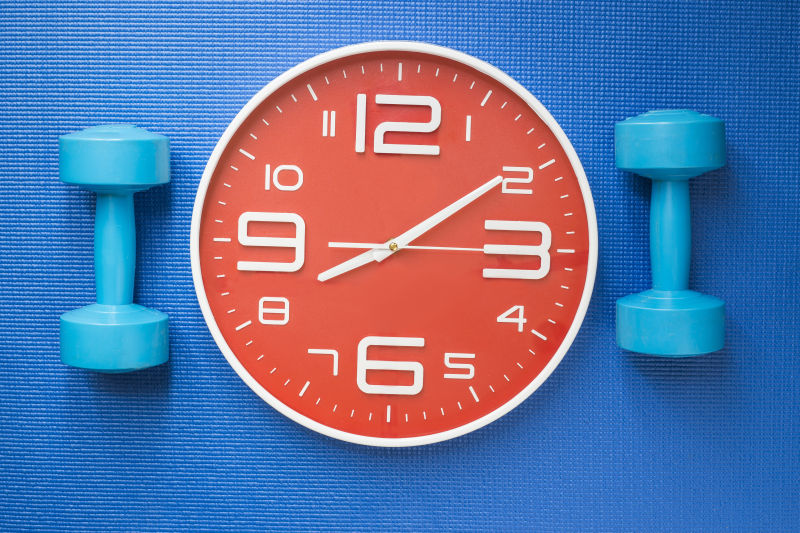 背景背景墙上的闹钟