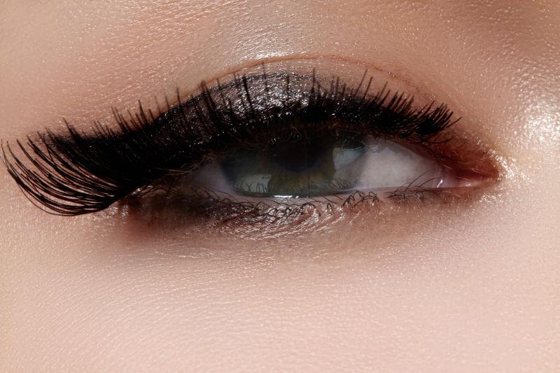 完美的眼妆特写