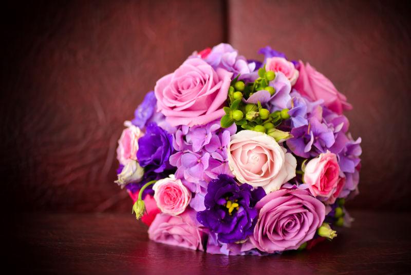 美丽的粉红玫瑰新娘捧花