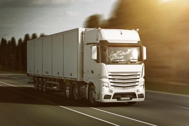 运输卡车图片-白色运输卡车素材-高清图片-摄影照片-寻图免费打包下载