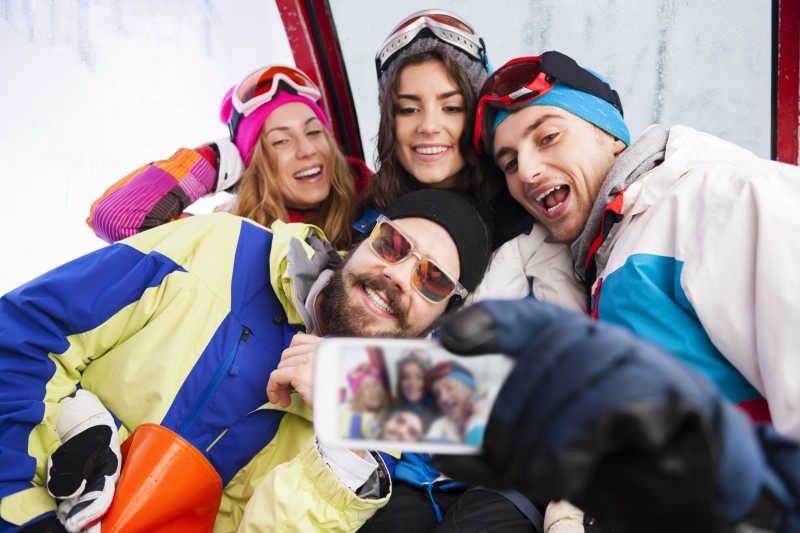 滑雪四人组的合影