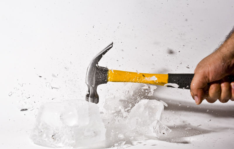 锤子砸冰