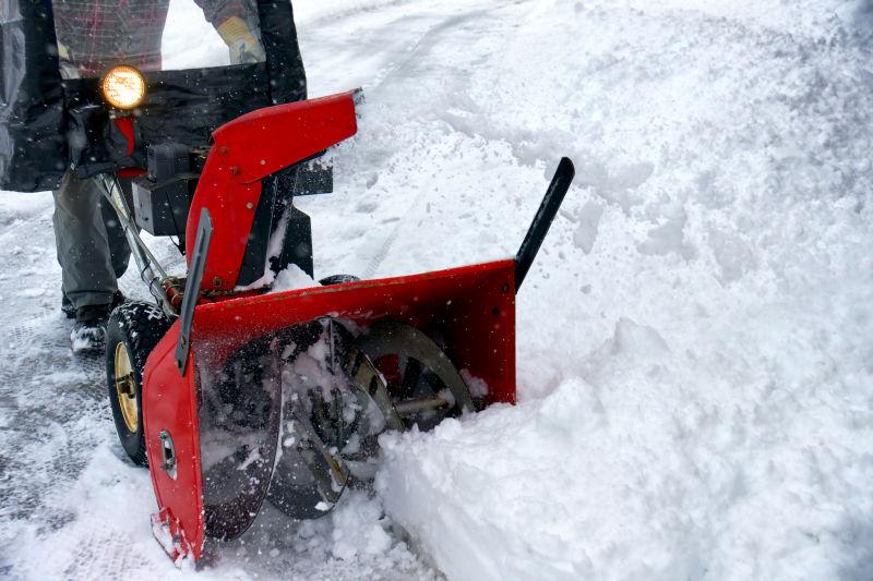 雪地履带车图片 雪山上的雪地履带车素材 高清图片 摄影照片 寻图免费打包下载