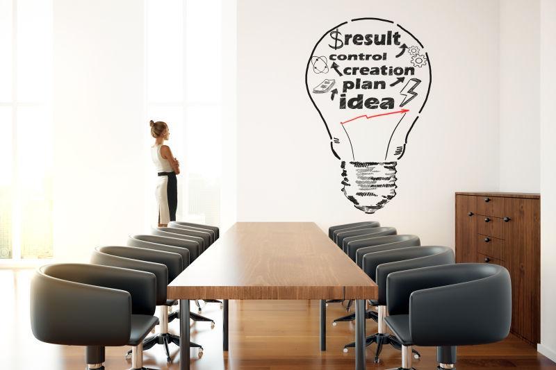 会议室里墙壁上的创新的灯光素描