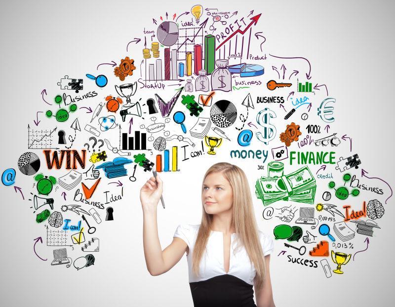 女孩画出创意的商业草图