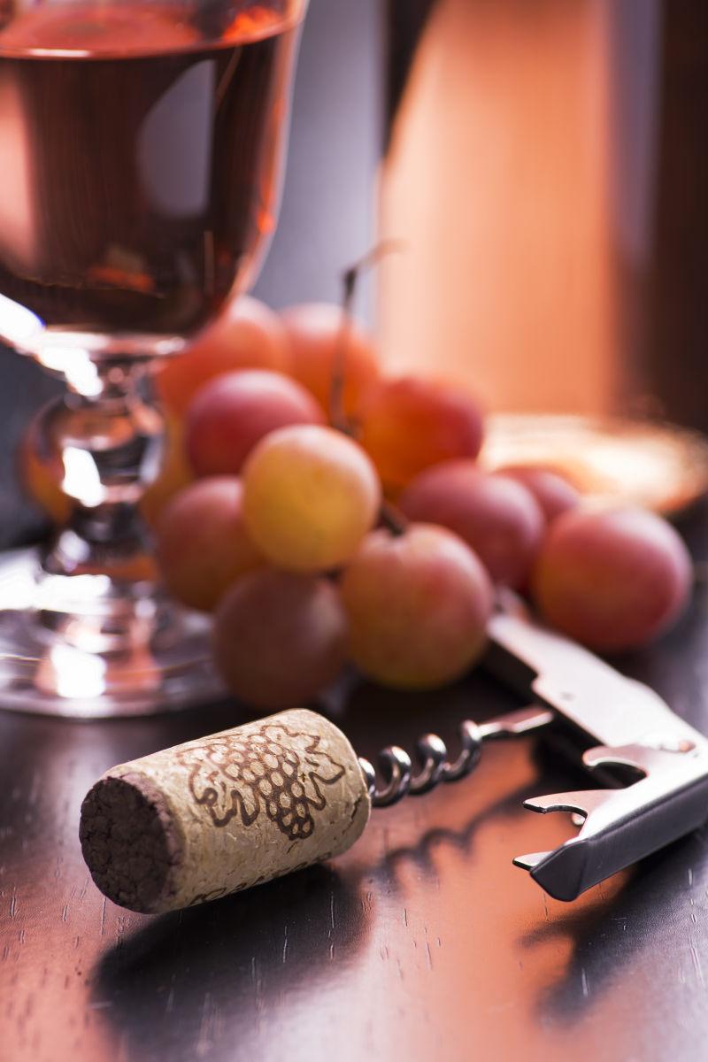 开瓶器开红葡萄酒
