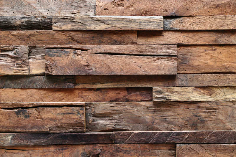 破旧的木板墙面