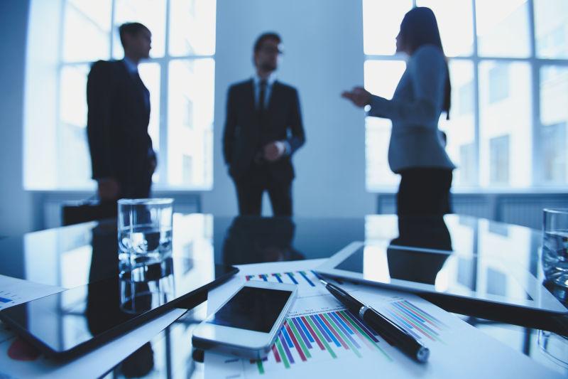 办公人员互动背景下的工作文件