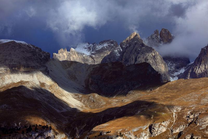 秋季高山上的仙境美景