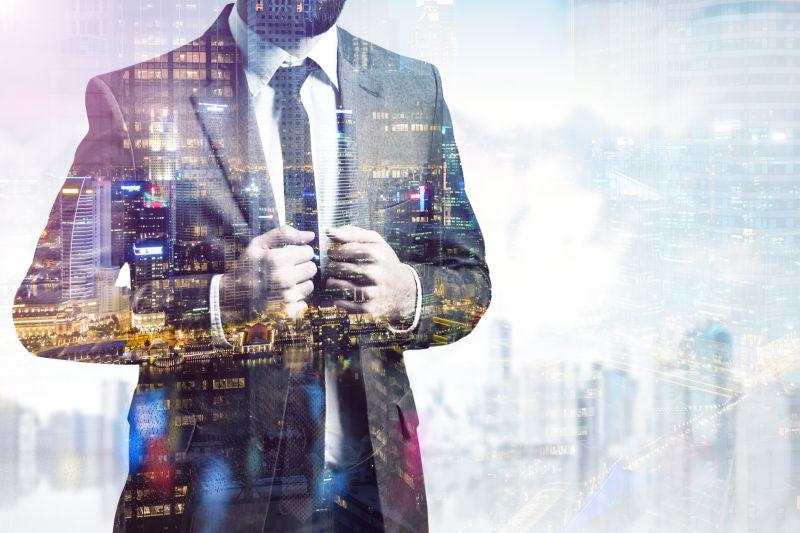 城市夜景与成功商人的双重曝光