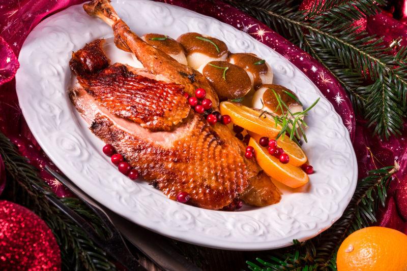 圣诞节晚餐是美味的烤鸭