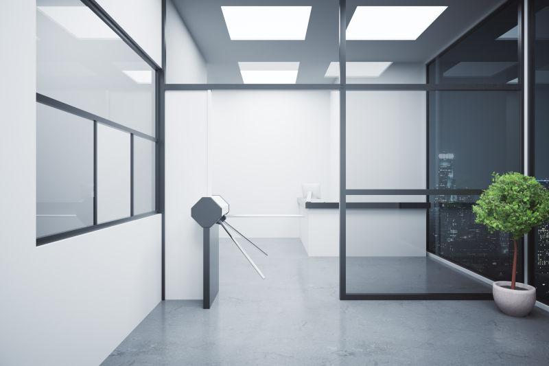 现代办公室门口的带转门