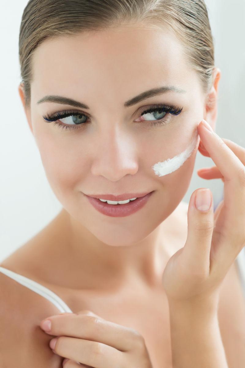 完美眼睫毛的美女