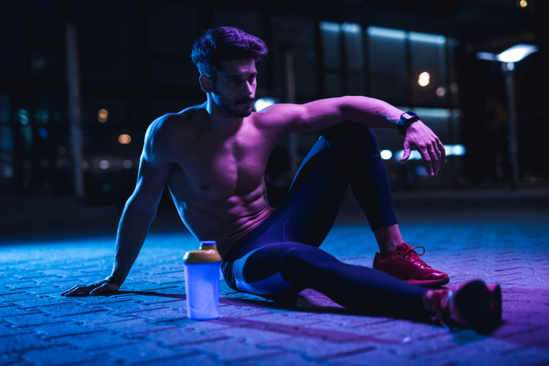 看向前方的帅哥